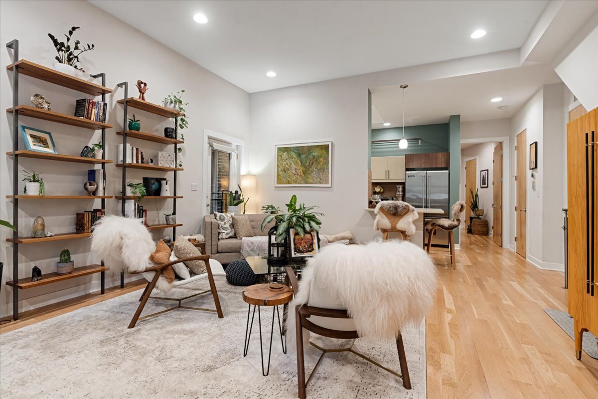 4842 N Damen Avenue Unit: 1