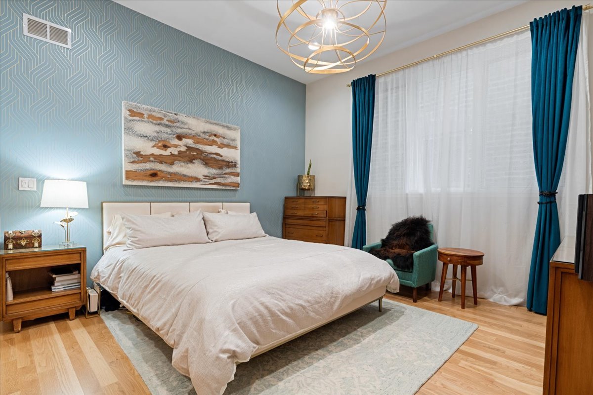 4842 N Damen Avenue Unit: 1