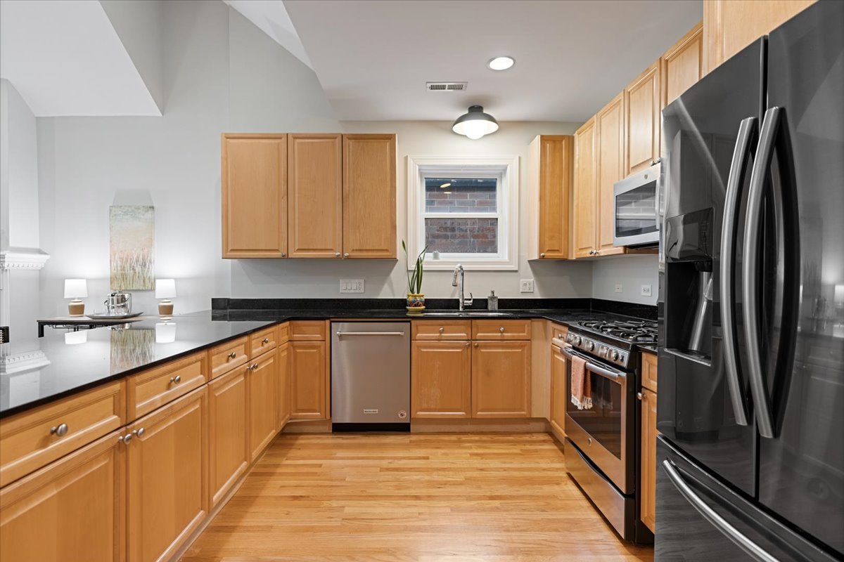 3223 N Clifton Avenue Unit: 3N