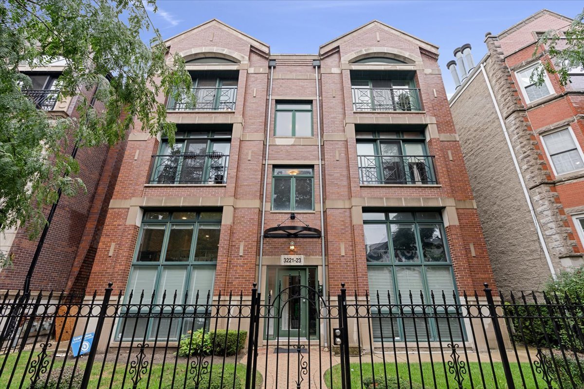 3223 N Clifton Avenue Unit: 3N