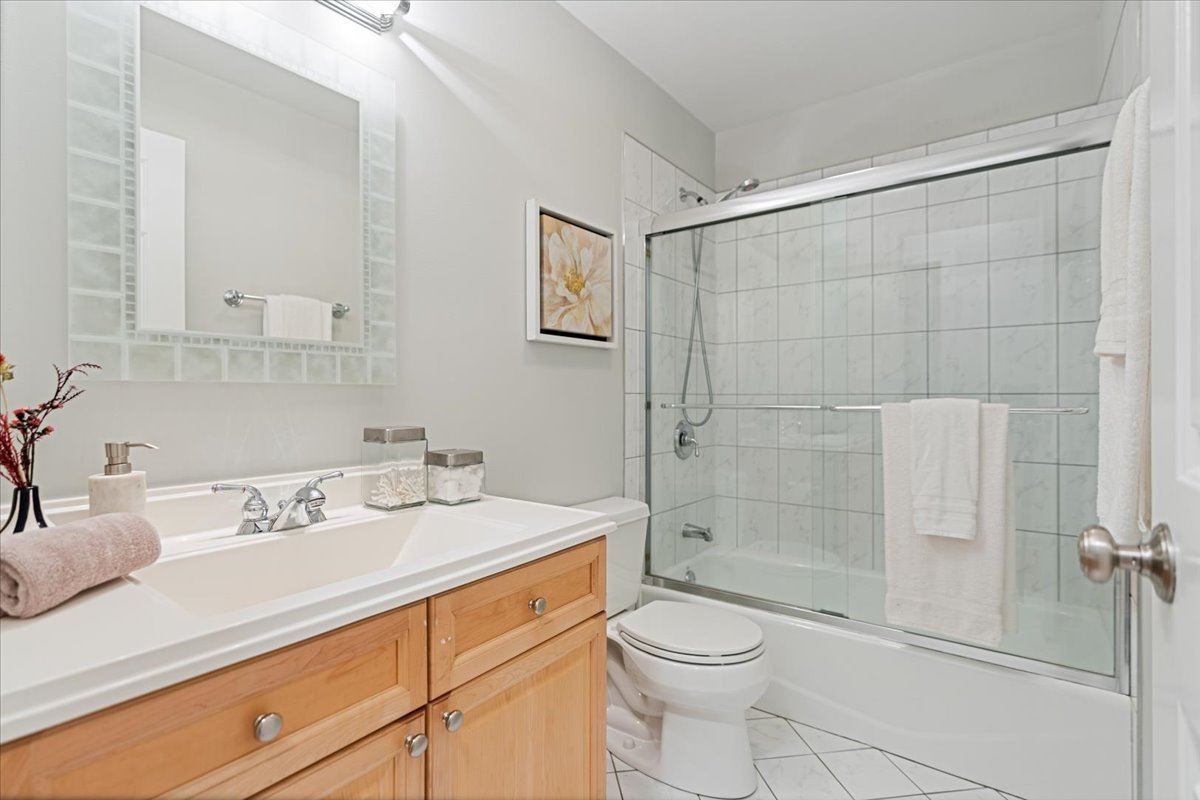 3223 N Clifton Avenue Unit: 3N