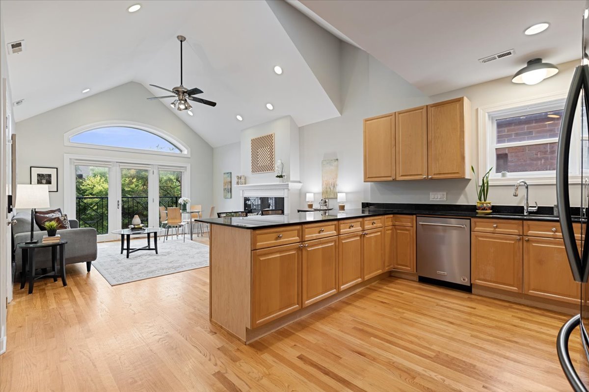 3223 N Clifton Avenue Unit: 3N
