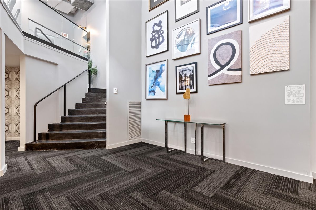 200 W Superior Street