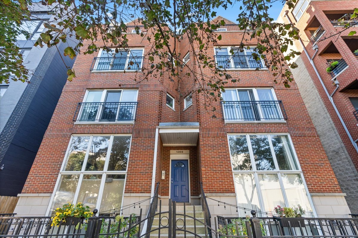 1369 W Hubbard Street Unit: 3E