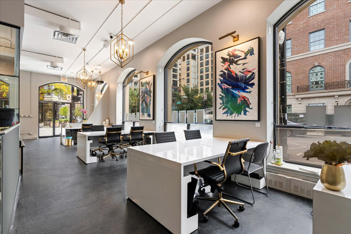 200 W Superior Street