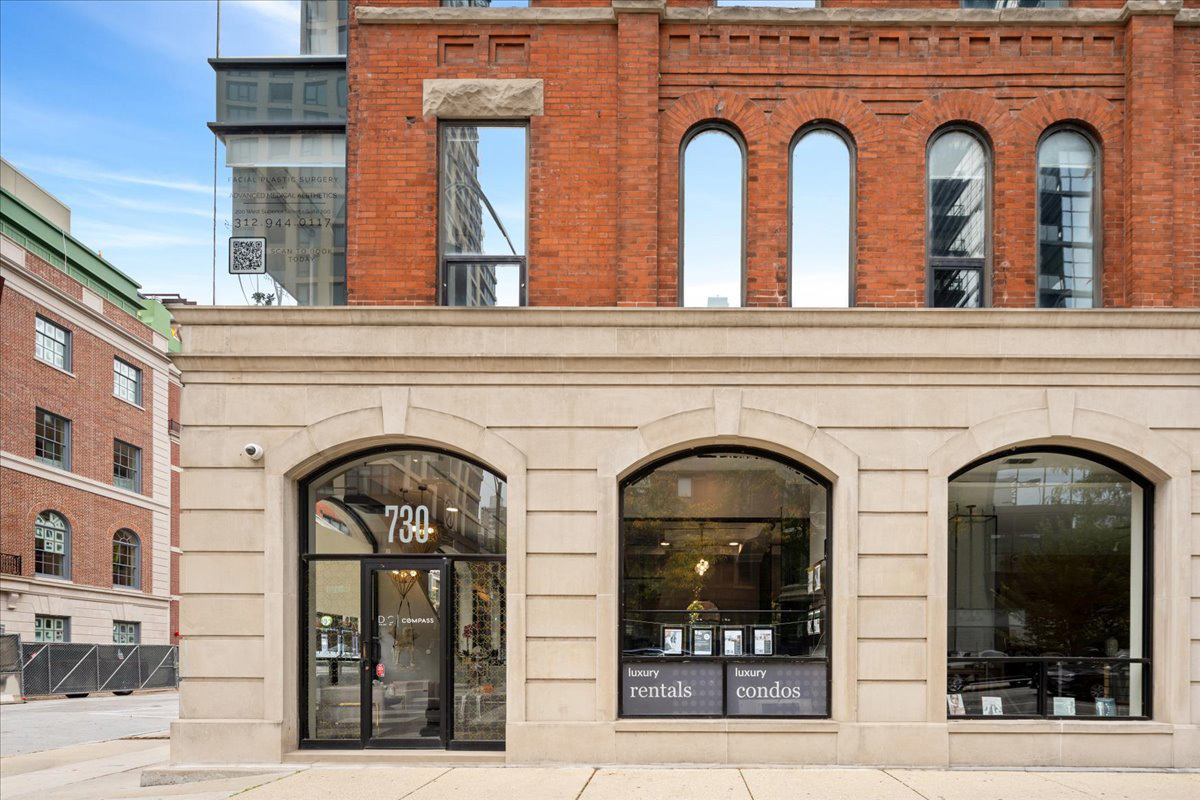 200 W Superior Street