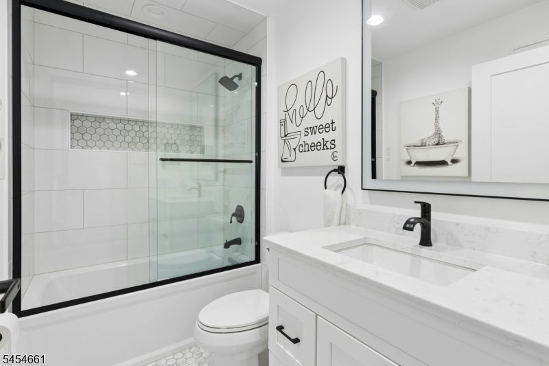 484 4Th Ave 1