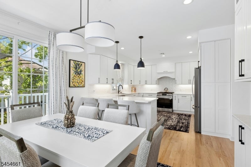 484 4Th Ave 1