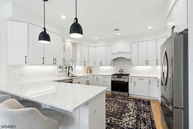 484 4Th Ave 1