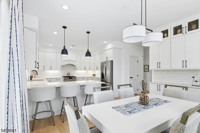 484 4Th Ave 1