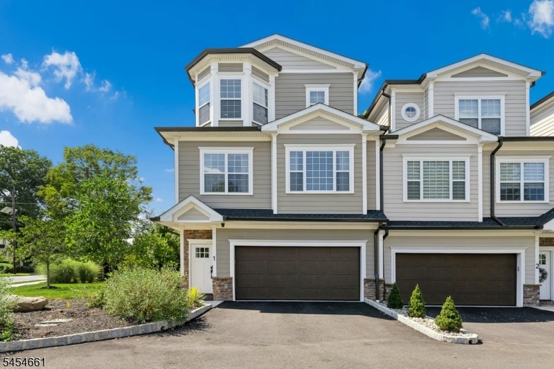 484 4Th Ave 1