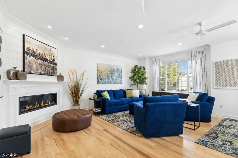 484 4Th Ave 1