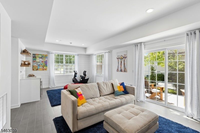 484 4Th Ave 1