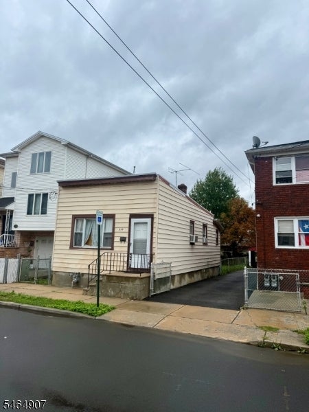 218 Florida St