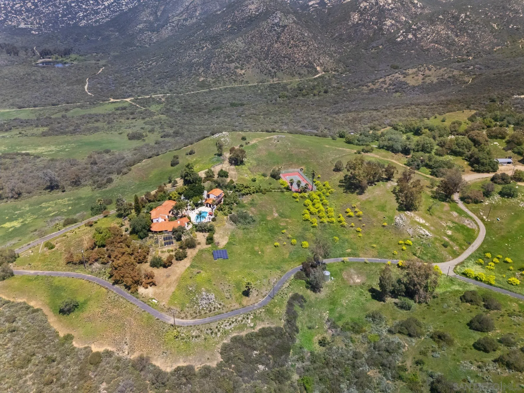 17156 Dos Hermanos