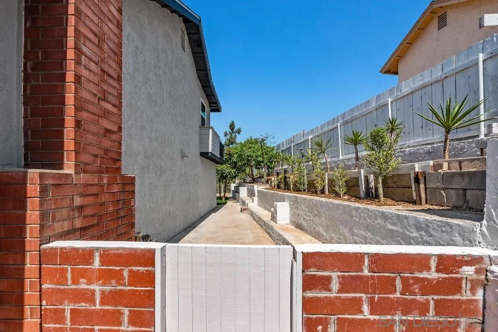 13765 Celestial Rd