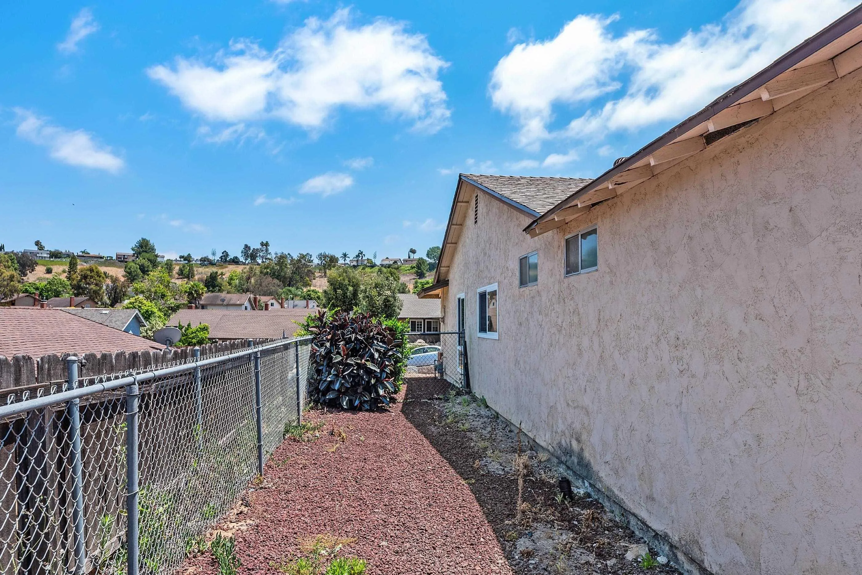 11384 Almazon St