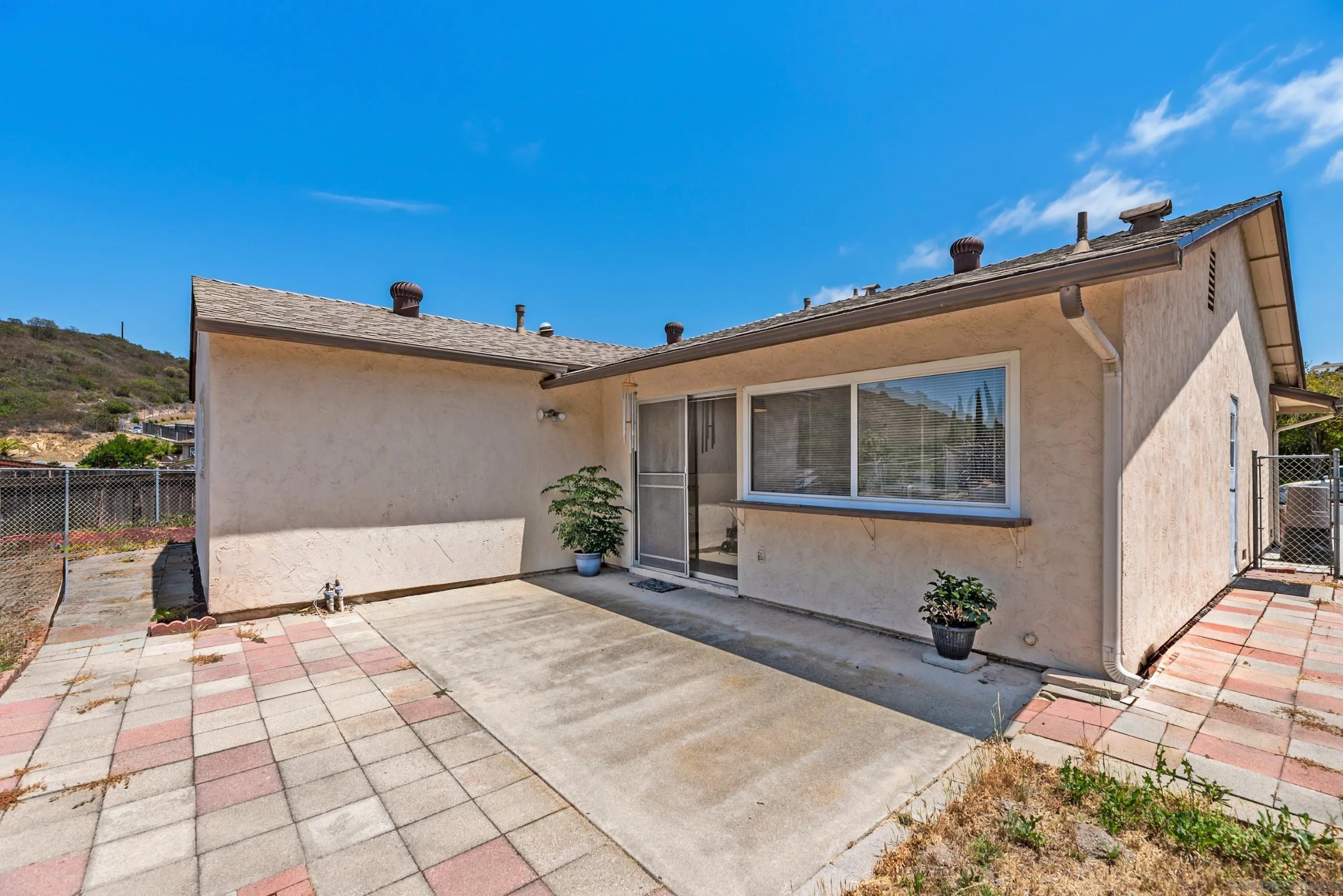 11384 Almazon St
