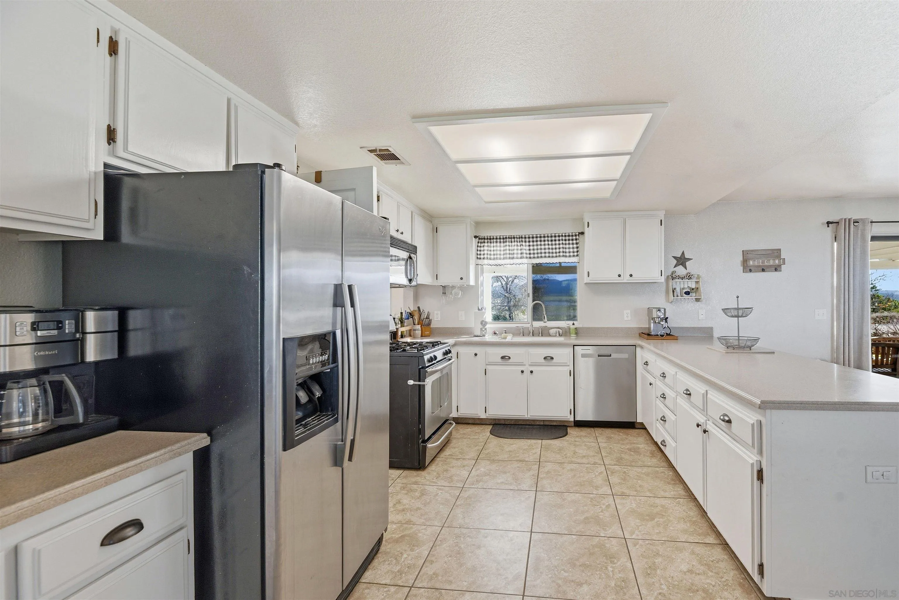 41494 Rolling Hills Drive