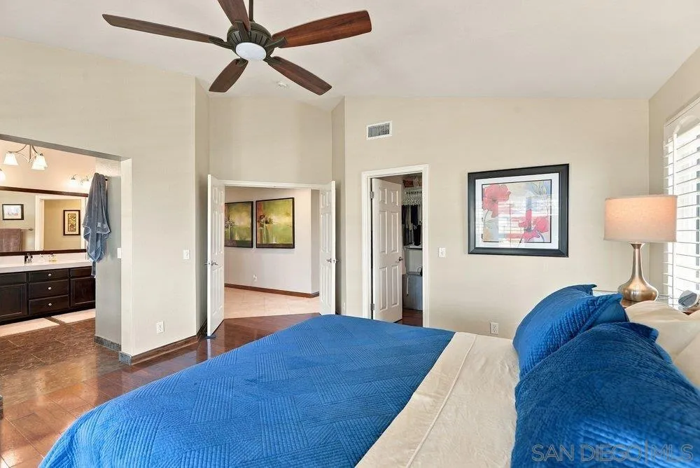 1422 W Country Club
