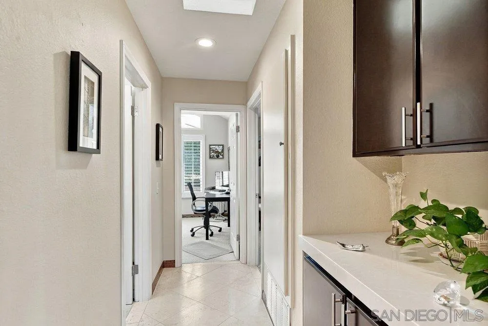 1422 W Country Club