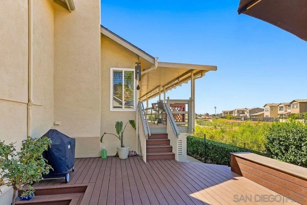 1422 W Country Club