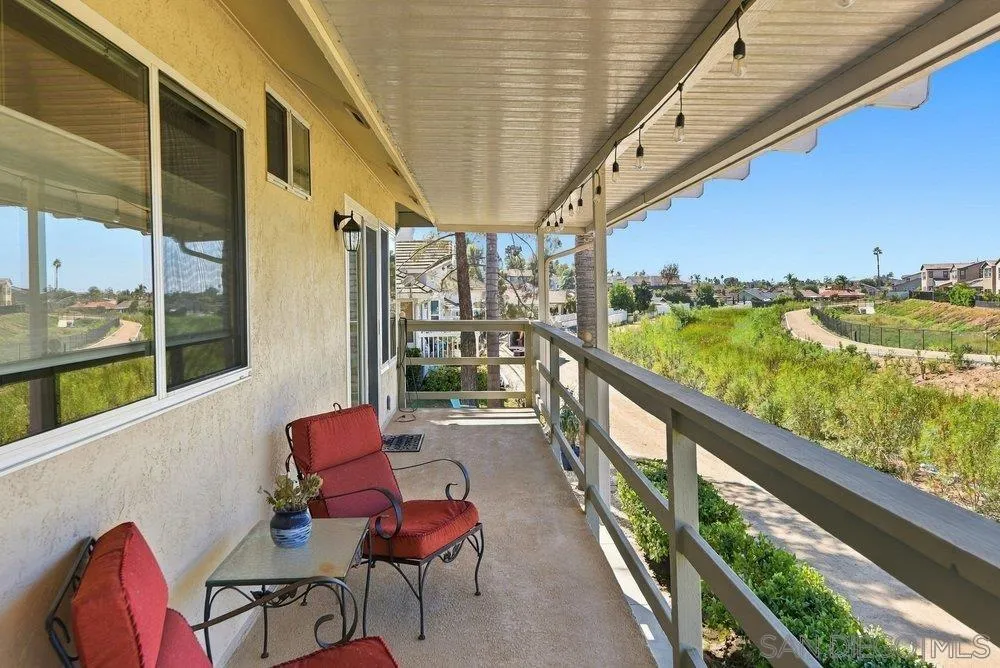 1422 W Country Club