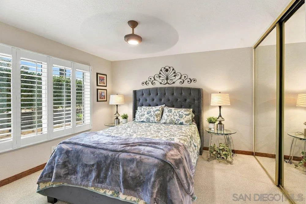 1422 W Country Club