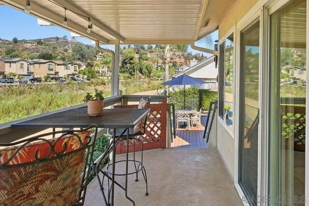 1422 W Country Club