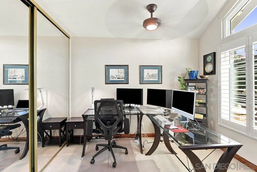 1422 W Country Club