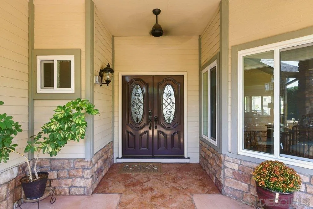 1422 W Country Club