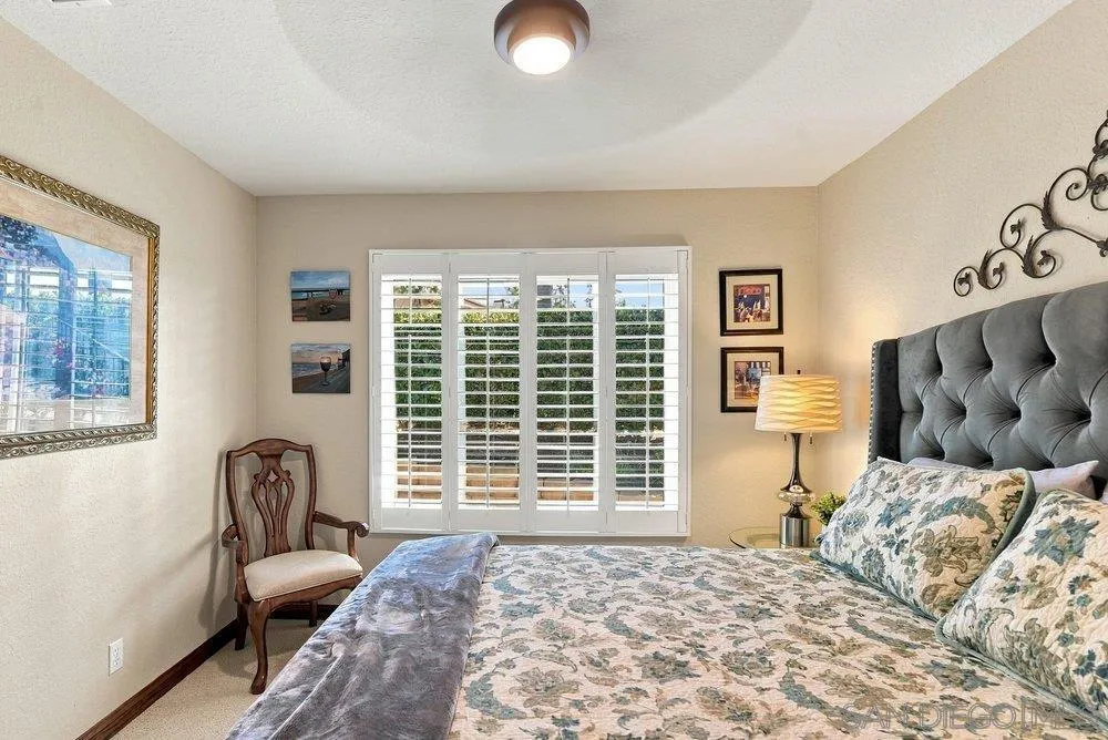 1422 W Country Club