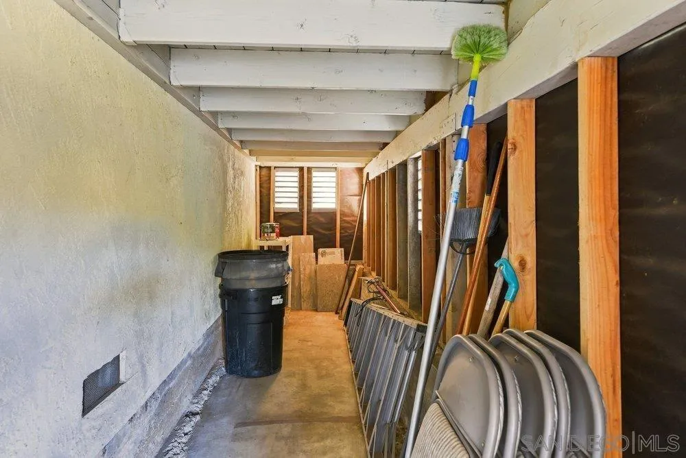 1422 W Country Club