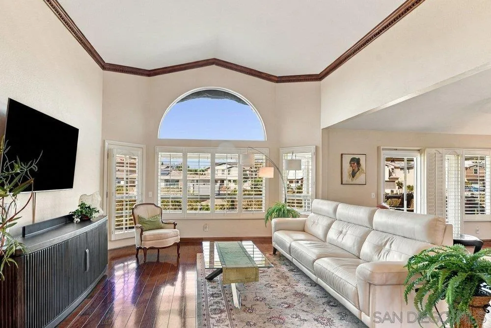 1422 W Country Club