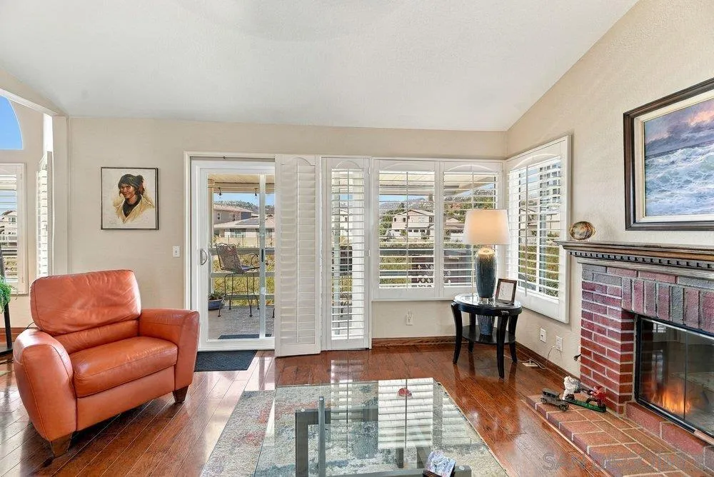 1422 W Country Club