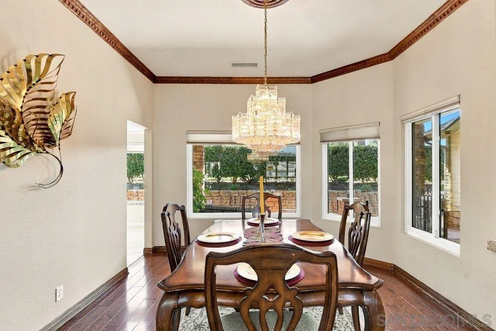 1422 W Country Club