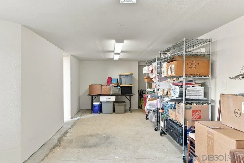 1422 W Country Club