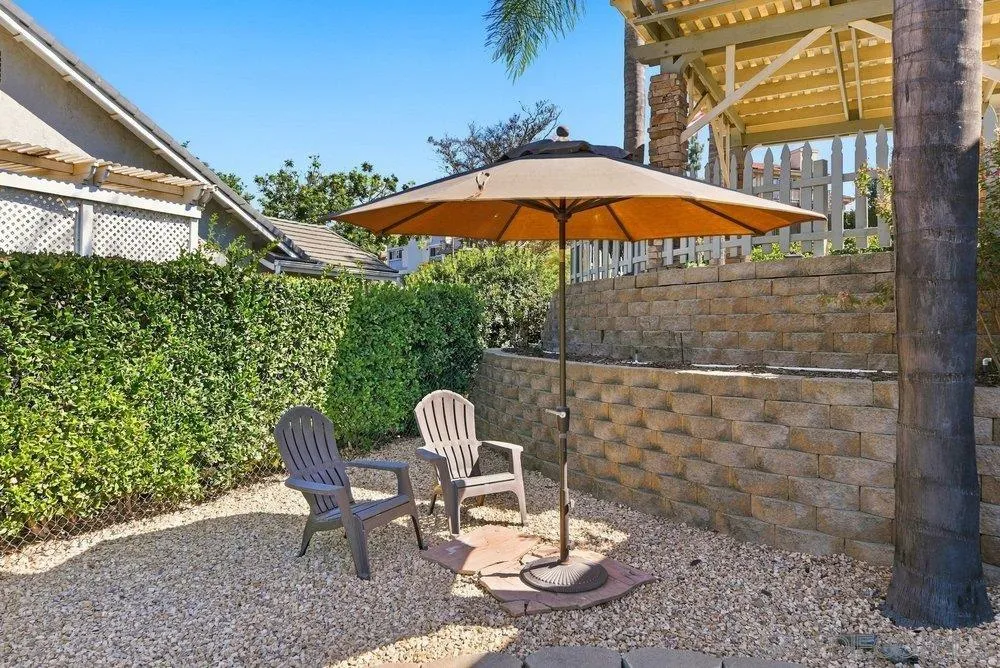 1422 W Country Club
