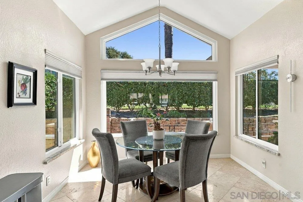 1422 W Country Club