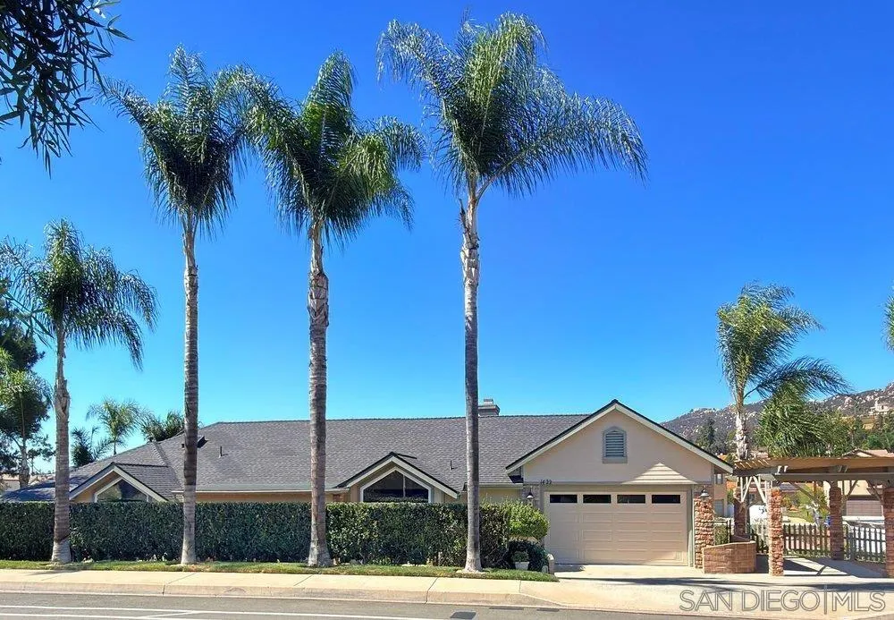 1422 W Country Club