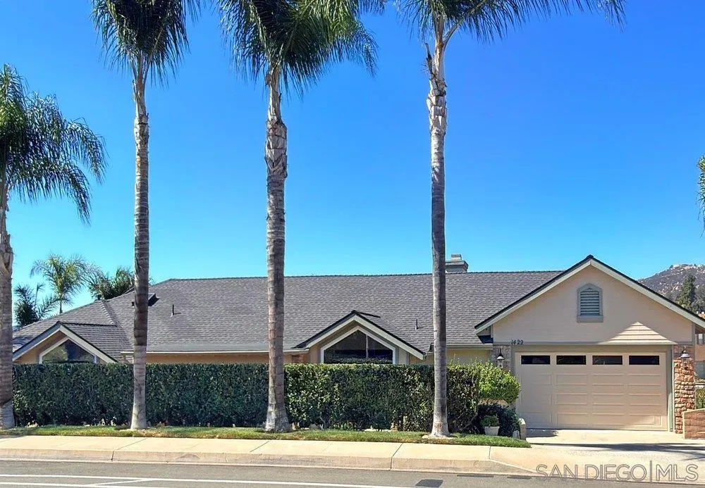 1422 W Country Club