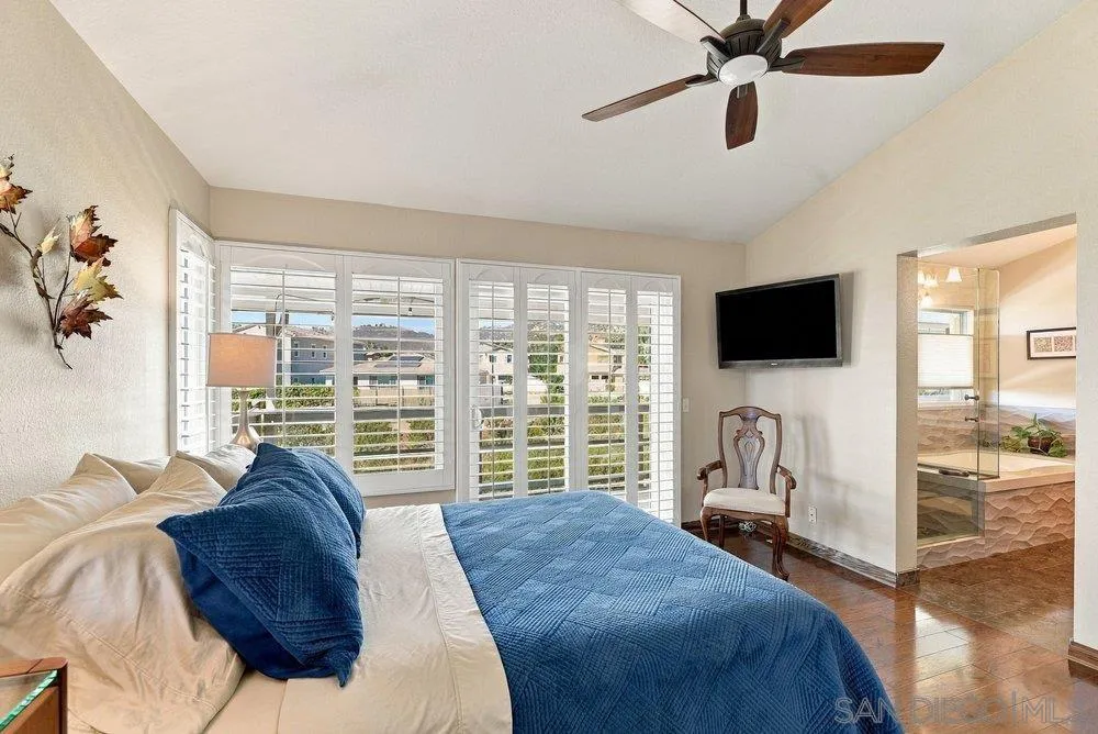 1422 W Country Club