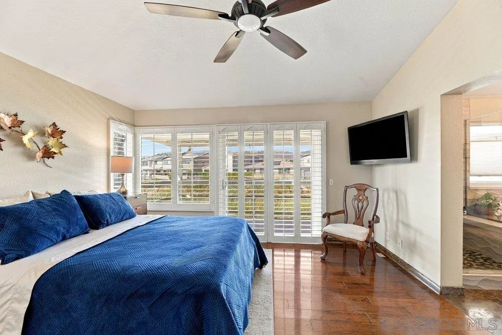 1422 W Country Club