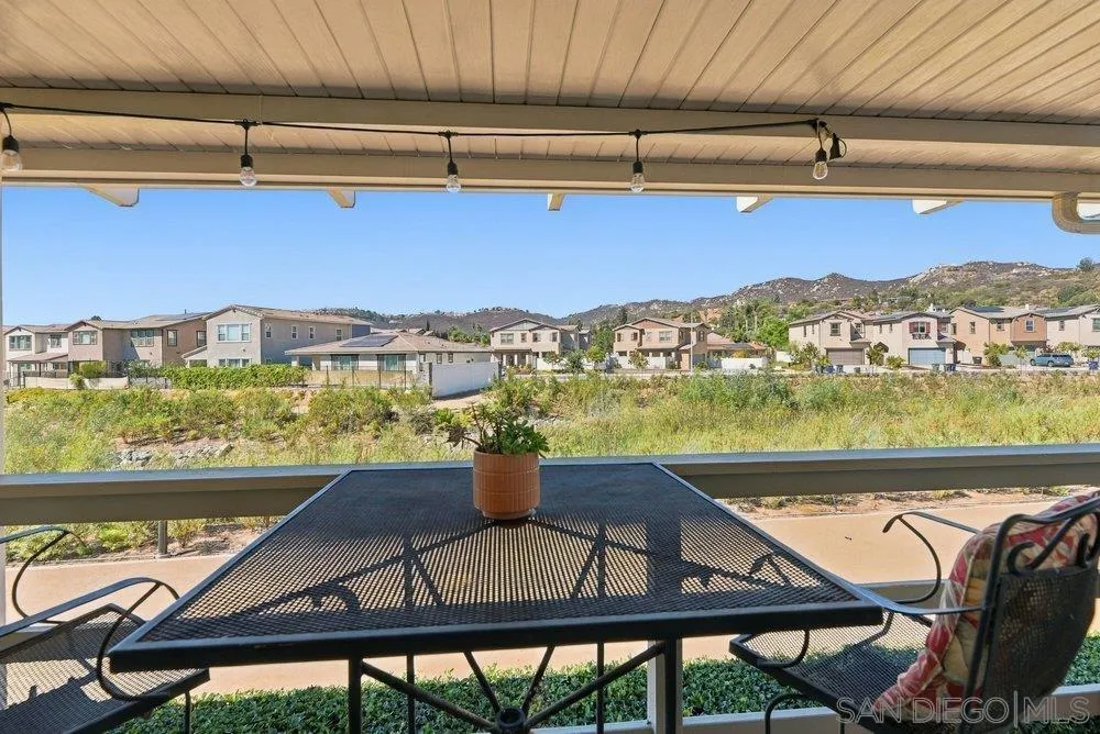 1422 W Country Club