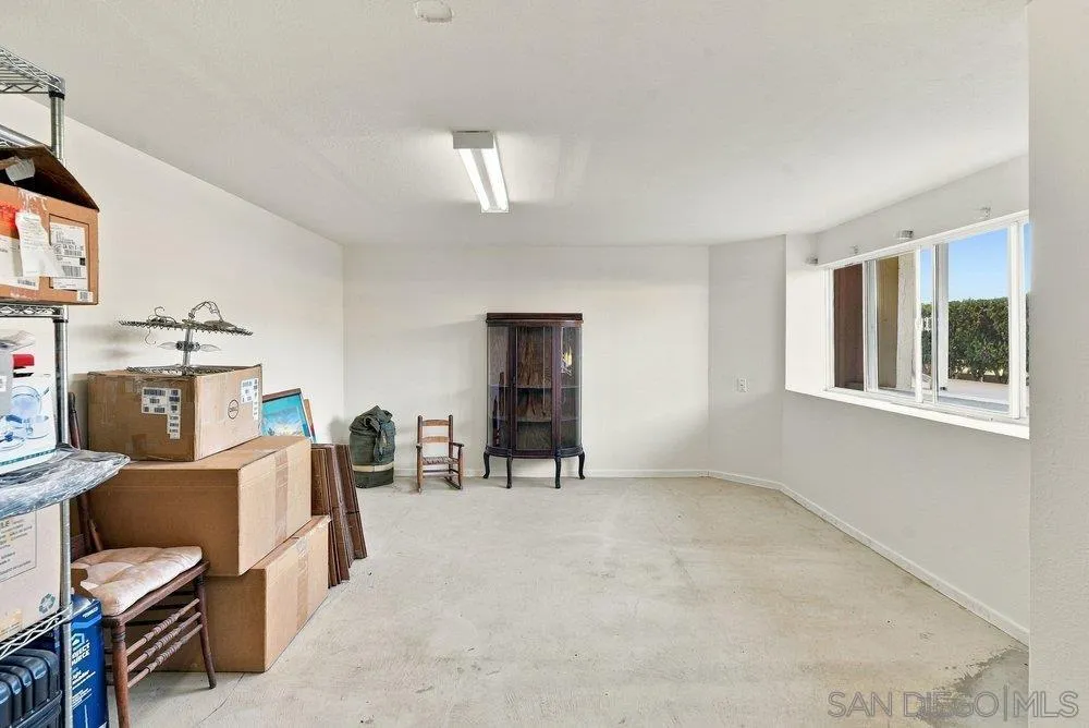 1422 W Country Club