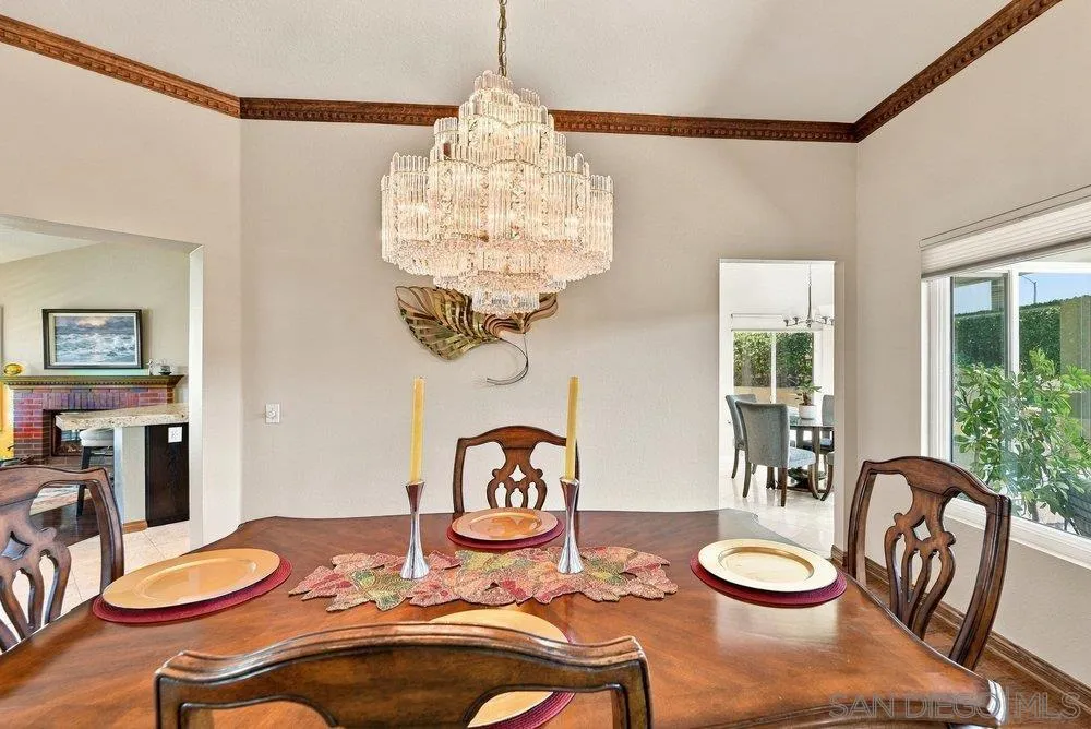 1422 W Country Club