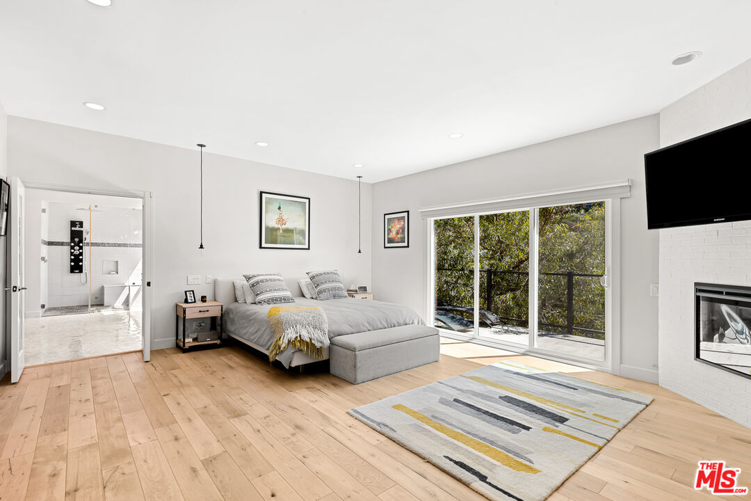 3866 Alta Mesa Dr