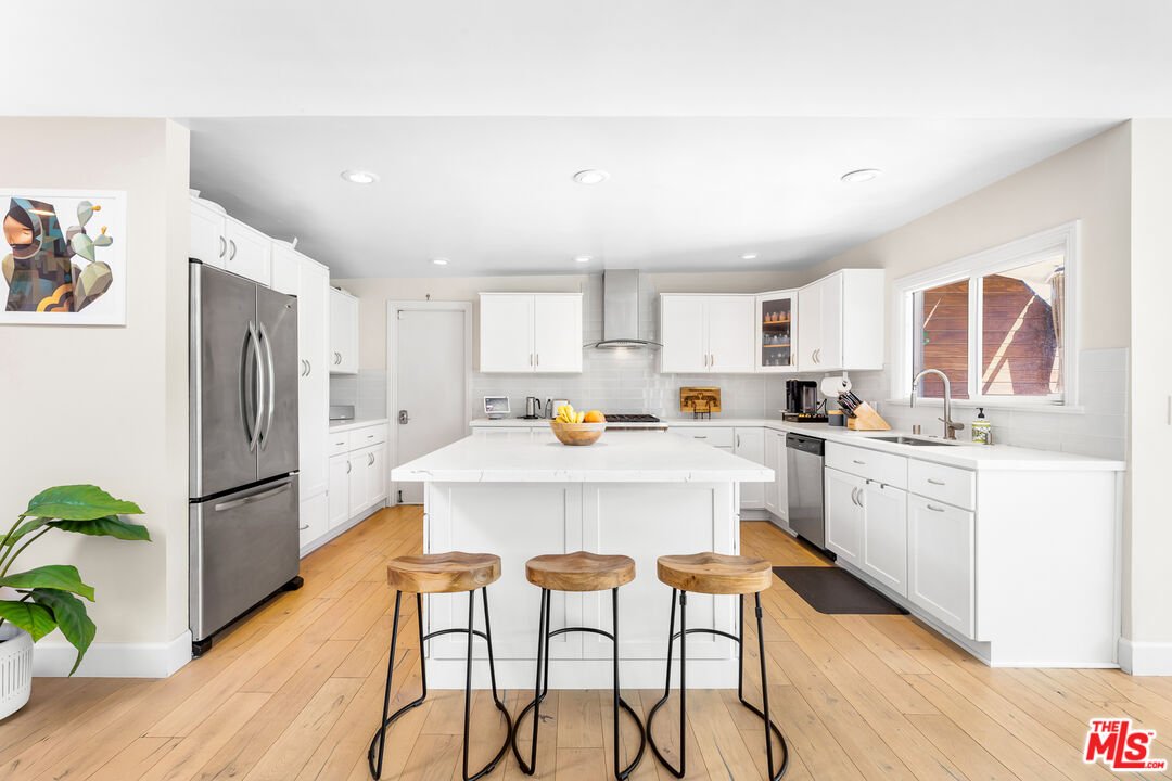 3866 Alta Mesa Dr