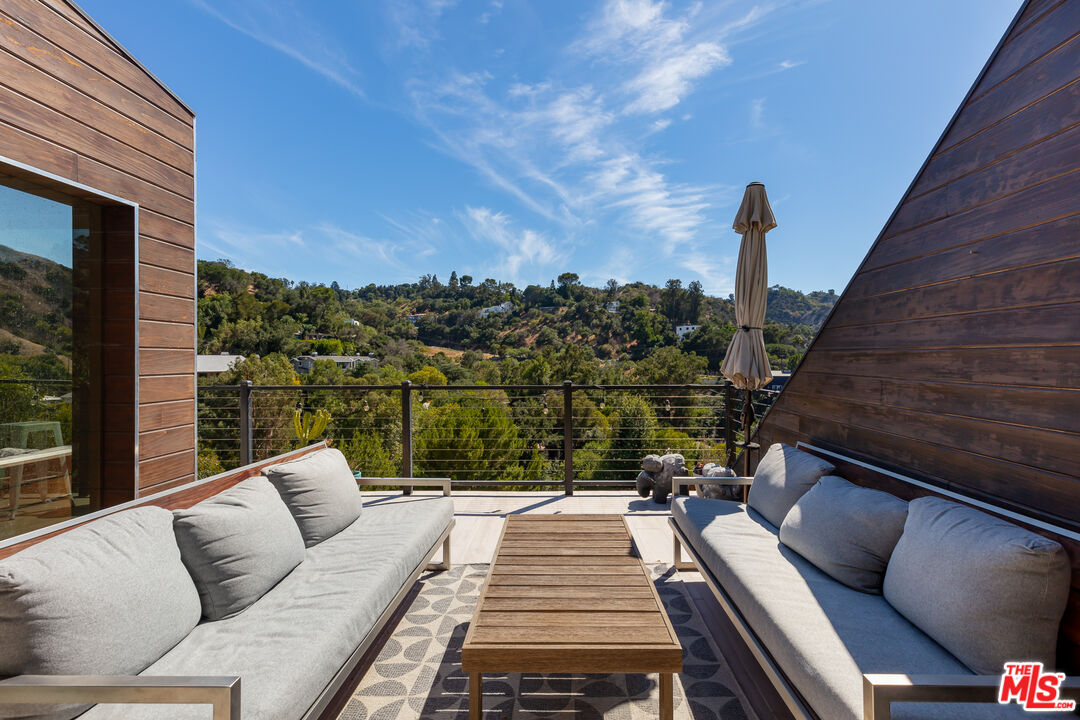 3866 Alta Mesa Dr