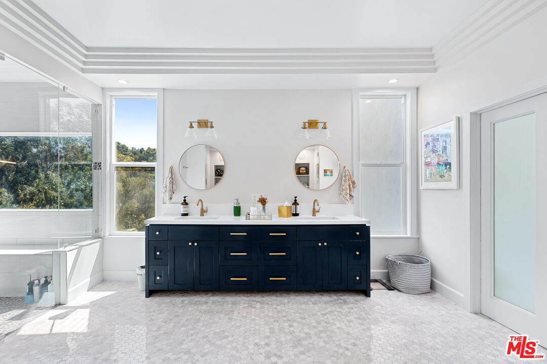 3866 Alta Mesa Dr